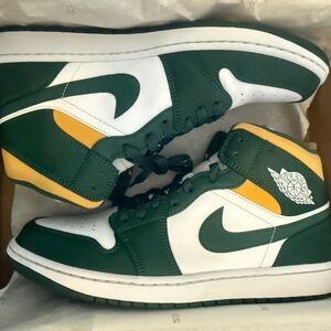 Nike Air Jordan 1 Mid Noble Green Pollen White 554724-371 Shoes M 10 / W 11.5